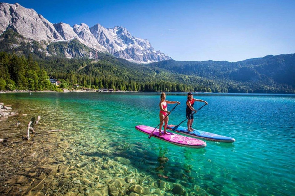 Keindahan Teluk Tomini dengan Stand-up Paddle