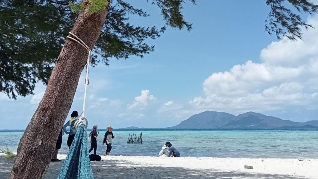 7 Glamping Karimunjawa Pantai Eksotis Terbaik 2026