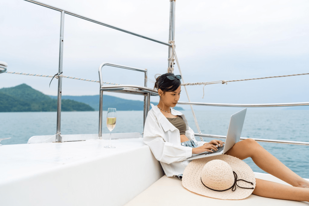 Ternyata Silent Sailing Bikin Gen Z Pilih Laut Daripada Resort Mewah