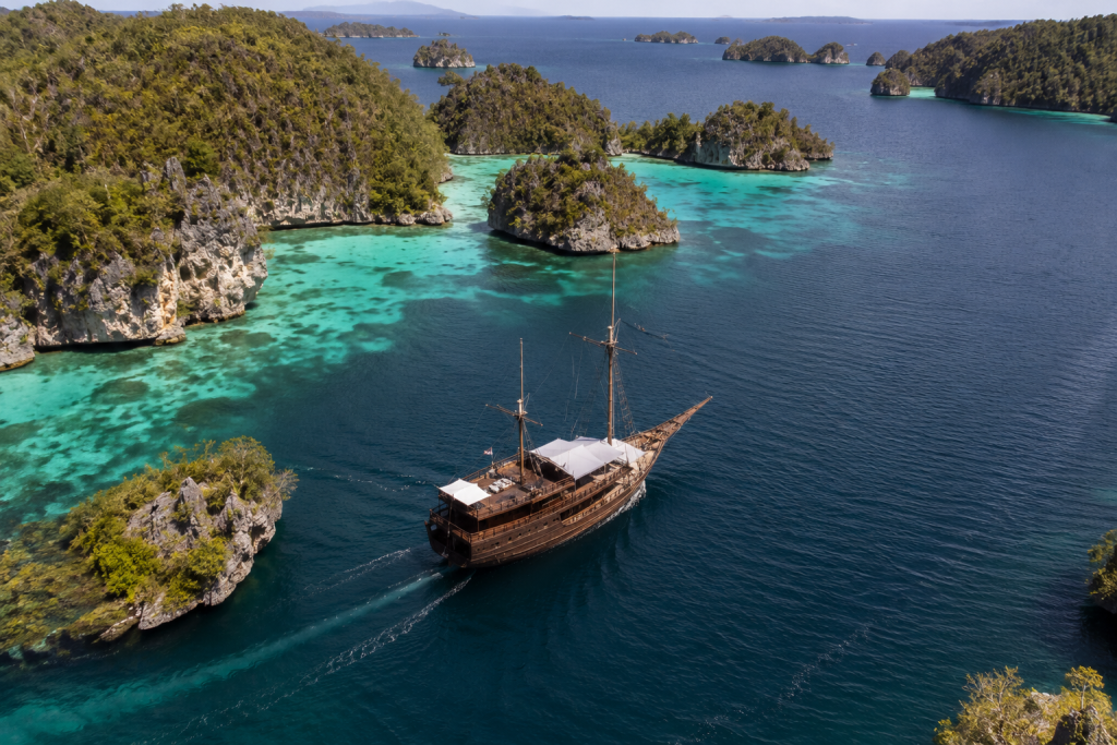 Berlayar di Kapal Pinisi Warisan UNESCO Sulawesi, Ini Pengalaman Eksklusifnya